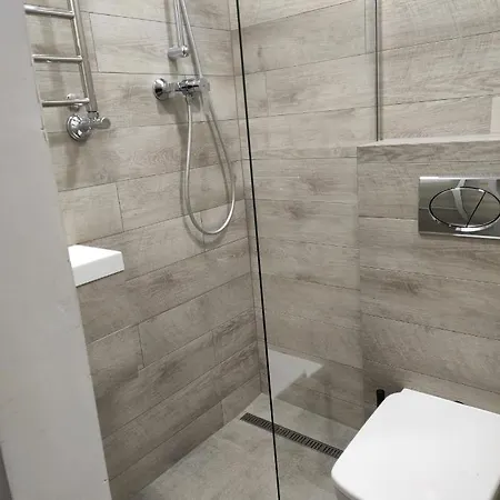 Valova 13, Small Apartman *