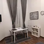 Valova 13, Small 아파트 *