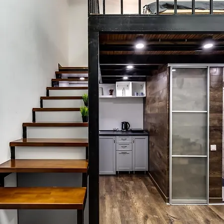 Valova 13, Small Leopoli